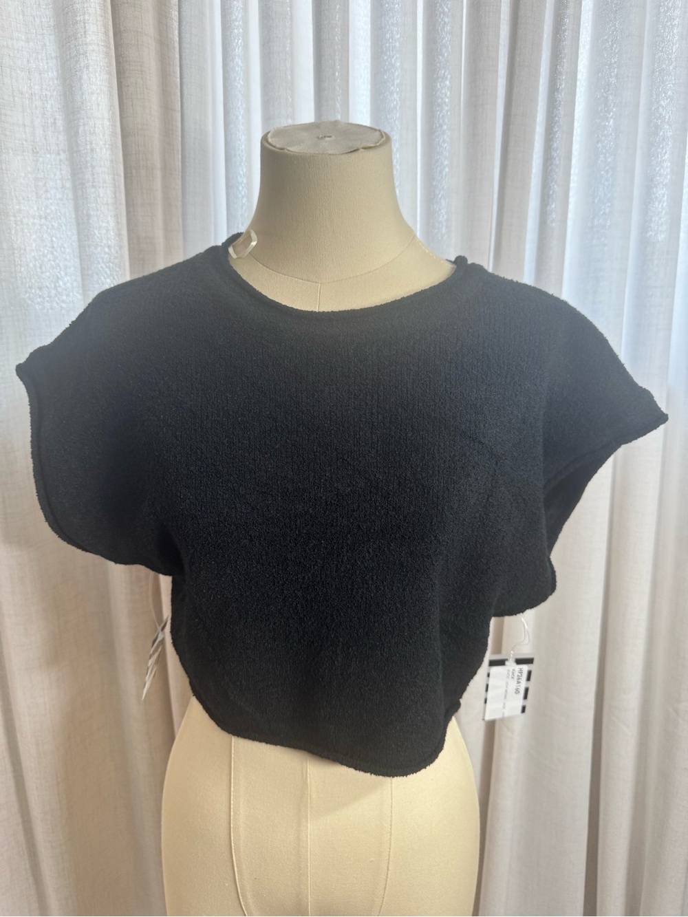 HYFVE Black Short Sleeve Cropped Sweater Top